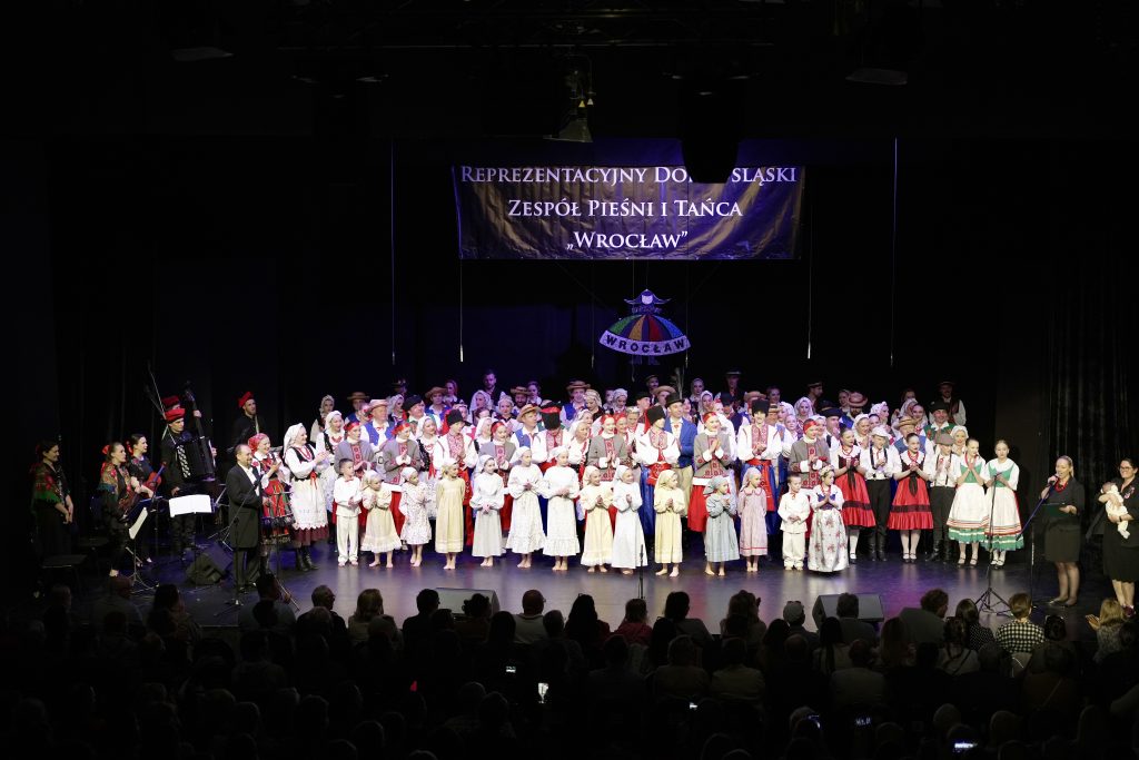 zdjęcie finałowe z wiosennego koncertu "Trzymaj kiecę" 11.05.2025