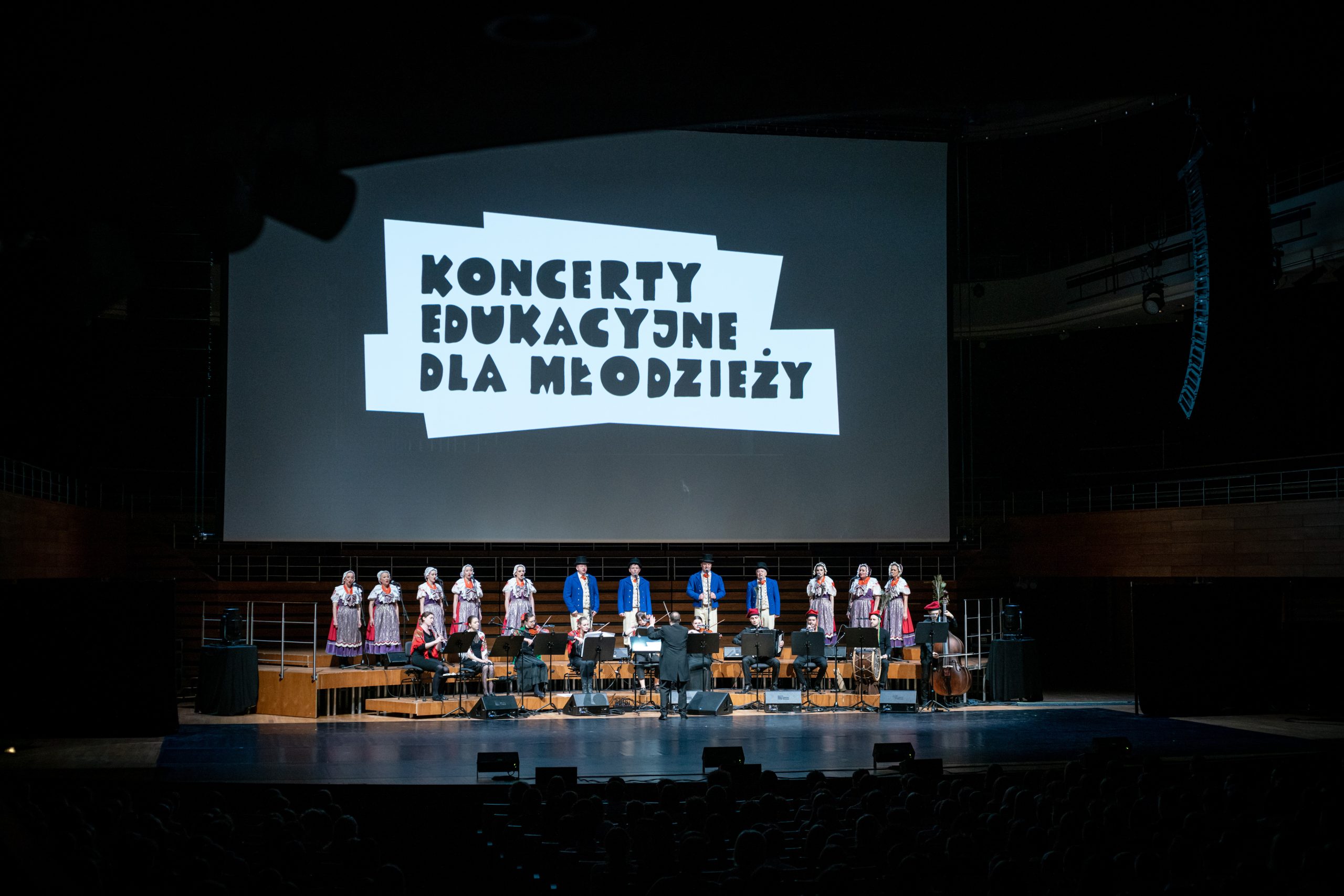 Koncert "Polskie tańce narodowe" - grupa wokalna i kapela