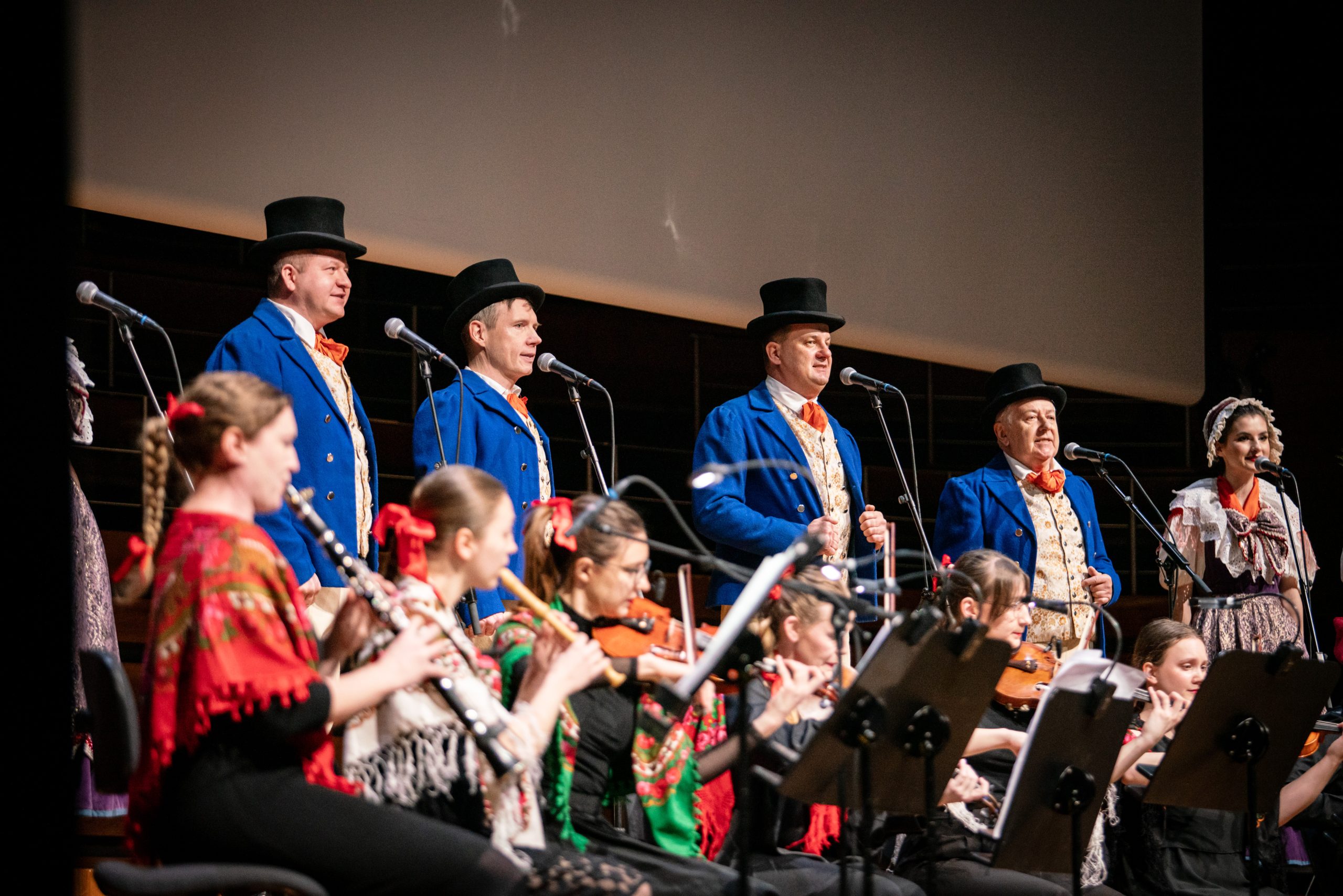 Koncert "Polskie tańce narodowe" - kapela i męska część grupy wokalnej
