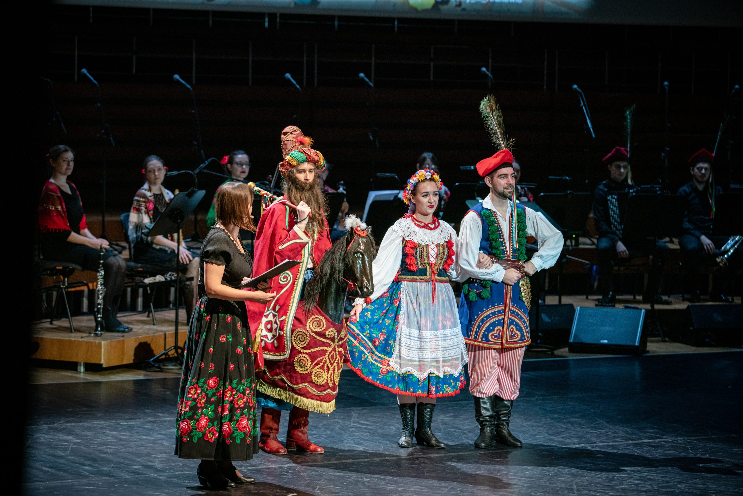 Koncert "Polskie tańce narodowe" - Krakowiacy z Lajkonikiem i prowadzącą
