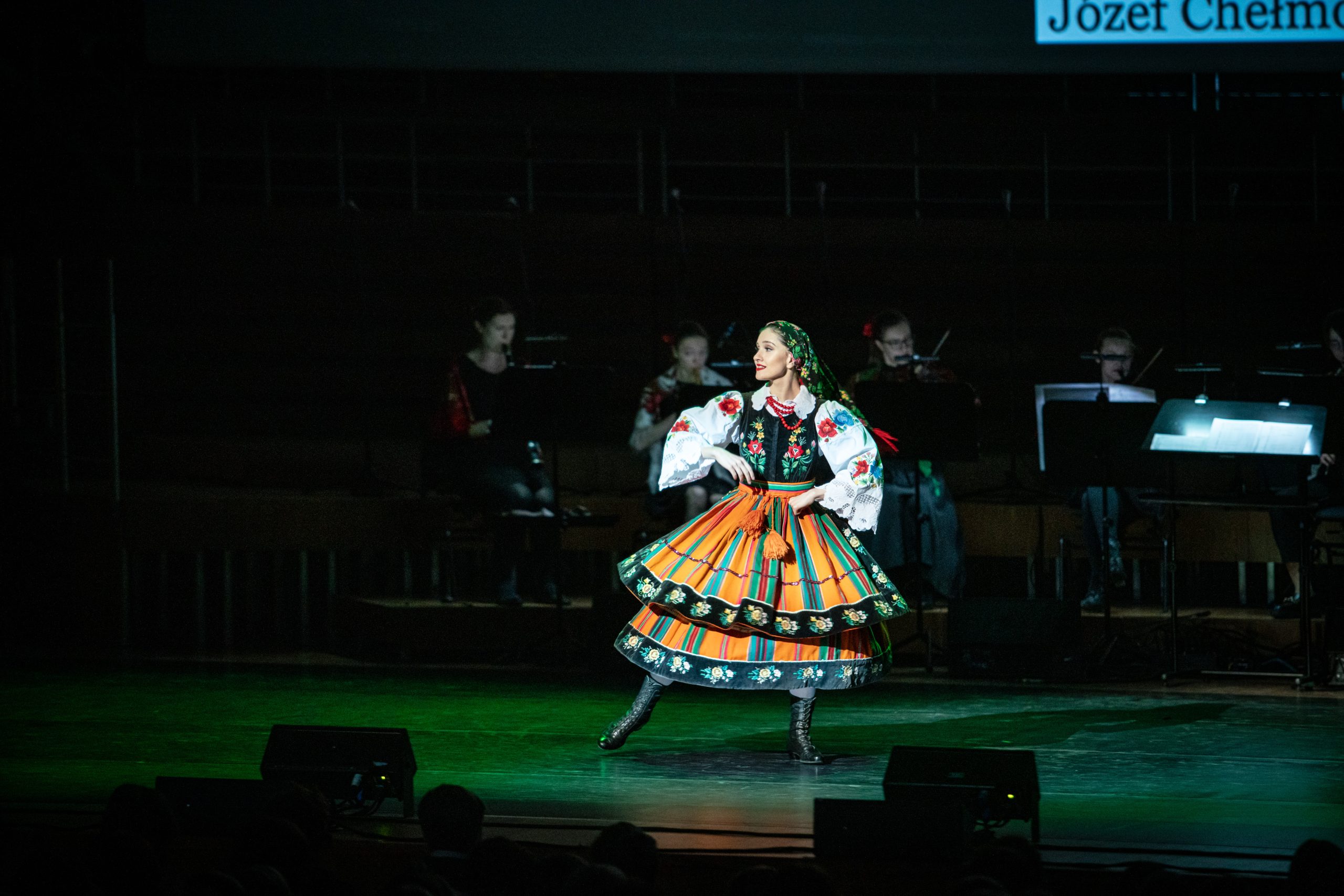 Koncert "Polskie tańce narodowe" - oberek, solistka