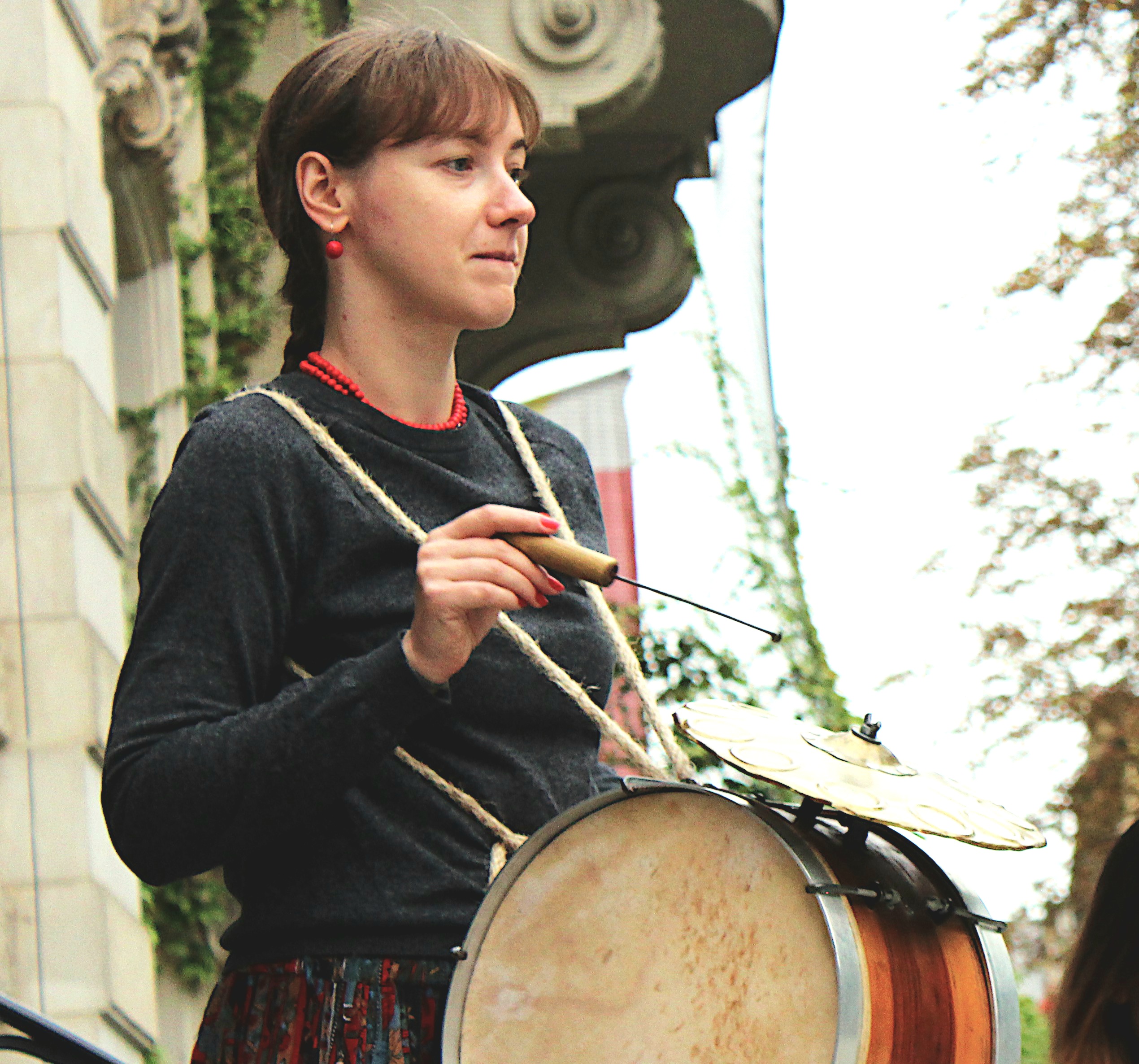 Wieś Białoruska - dziewczyna z barabanem