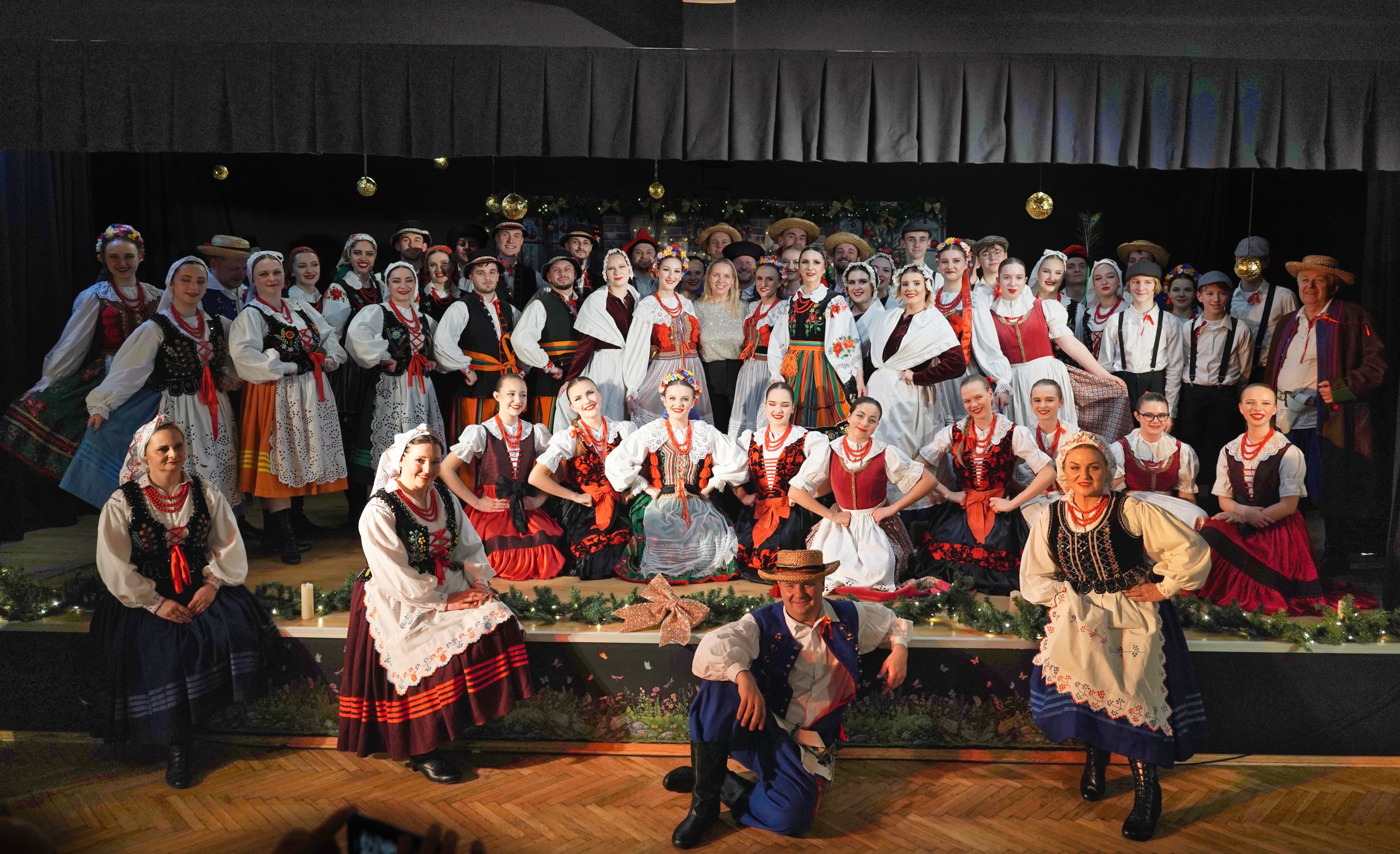 Zdjęcie grupowe całego zespołu